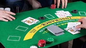 Pengguna mobile membaca edukasi hiburan